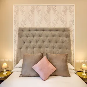 https://suites-del-moro.it-romehotels.com